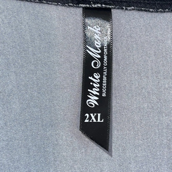 White Mark black Scroll, 3/4” sleeve, handkerchief hem top. EUC Size 2 XL - Picture 6 of 6